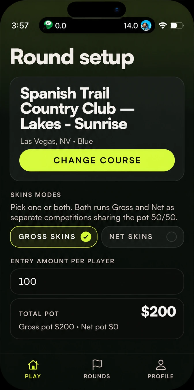Round setup screen with a course selected, gross and net skins modes, and the round's entry.